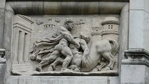 Горельеф из серии «Подвиги Геракла». Фасад лоджии замка Блуа