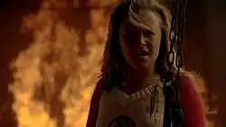 Клэр в горящем здании