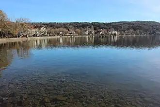 Вид на Хершинг с побережья залива на востоке озера Аммерзе в январе 2015 года
