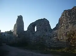 Развалины стен Херсонеса