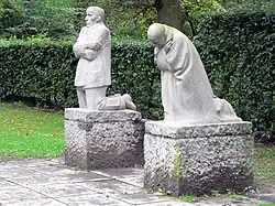 Кете Кольвиц, Скорбящие родители, 1932, Мемориал Первой Мировой войны (для её сына Питера), Немецкое военное кладбище Власло