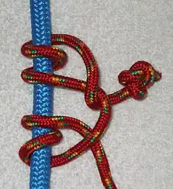 ABOK 1740не болтается при натяжении с любого направления.