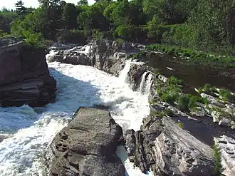 Нижние водопады летом