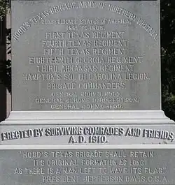 Памятник техасской бригаде перед капитолием Техаса.