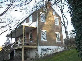 Дом в историческом районе Хоупвелл недалеко от Оксфорда, штат Пенсильвания, в округе Честер. Включен в национальный реестр исторических мест.