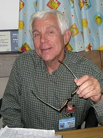 «Сегодня, пытаясь обобщить основное отличие советской медицины, в которой я был воспитан, от западной, в которую я перешел, оставив в стороне оборудование, тренинг и прочее, я сформулирую коротко: "Советский подход: человек крепкий, выдержит, не помрет. Западный: человек хрупкий, может не выдержать и умереть"». А. Горенштейн