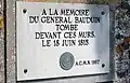Мемориальная табличка в честь генерала Бодена, погибшего во время битвы у южной стены