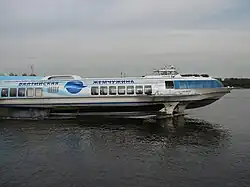 Судно «Персей» типа «Метеор» на реке Нева, 2009 год.
