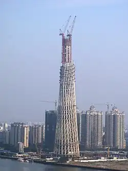 Строительство гиперболоидной 600-метровой телебашни в Гуанчжоу (Китай). 2007