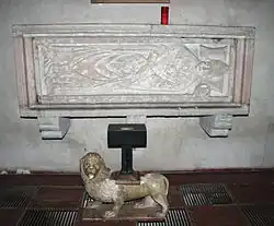 Стилофорный лев-подставка в церкви Сант-Эусторджо