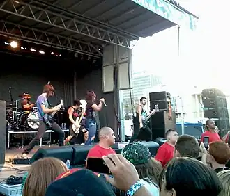 Iwrestledabearonce на концерте Лас-Вегасе, в 2011 году.