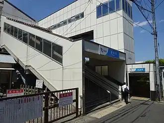 Южный выход из здания станции