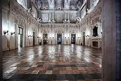 Большой салон