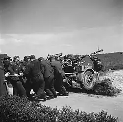 Постановка 3,7&nbsp;cm FlaK&nbsp;36 на колёсный ход и снятие орудия с&nbsp;огневой позиции в&nbsp;районе Суста (сдача немецкими войсками оружия в&nbsp;мае 1945&nbsp;года).