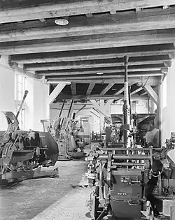 3,7&nbsp;cm FlaK&nbsp;43 (слева на переднем плане); Музей армии в&nbsp;Делфте, 1965&nbsp;год.