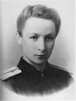 Лейтенант А. В. Исаева, выпускница института связи