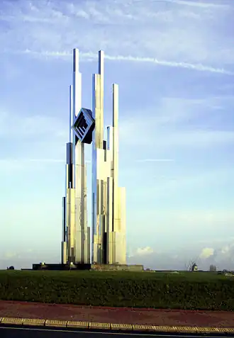 Монумент из стали — символ Исберга