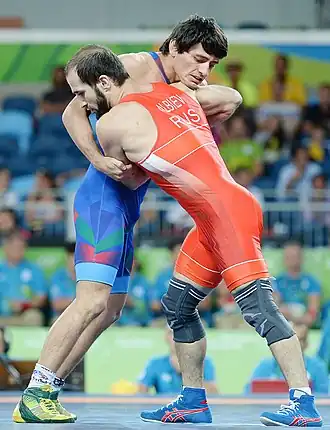 Альбиев (в красном) против Расула Чунаева из Азербайджана. Олимпиада-2016