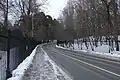 Спуск перед мостом через реку Химка
