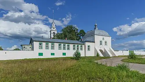 Дом архимандрита и надвратный храм Преображения