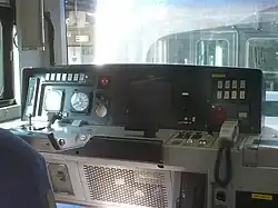 Вид кабины, приборная панель