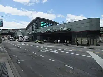 Пересадка между подземной и эстакадной станциями, 2005 год