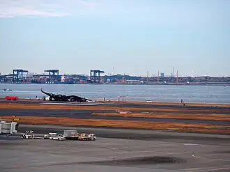 Вид на обломки рейса 516 Japan Airlines (3 января 2024 года)