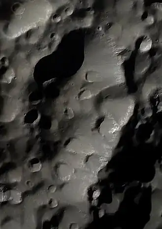 Кратер Ярило на изображении космического аппарата «Кассини» (2007)