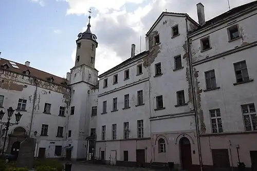 Замковый двор