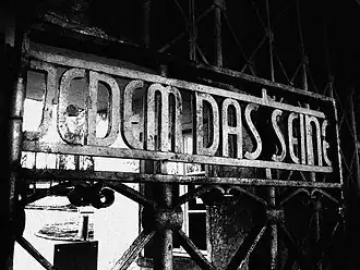 «Каждому своё» — надпись на входе в лагерь