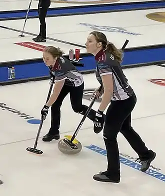 Йенни Волин (слева) и Мария Ларссон (справа) на турнире Players' Championship в апреле 2022