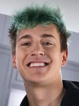 Jess_and_Ninja_(52900837145)_(cropped)_(2)