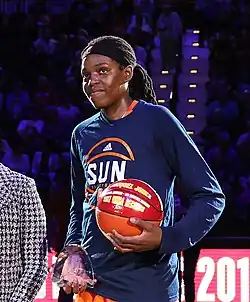 Джонквел Джонс, лучший игрок матча по блок-шотам (1)