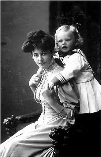 Кете Штреземан с сыном Вольфгангом. 1906