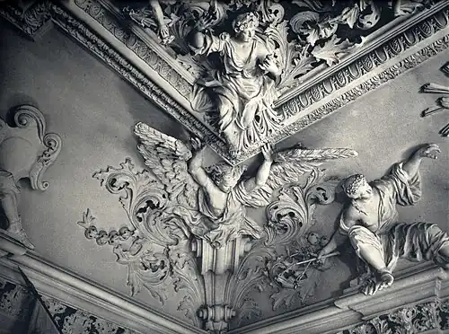 Лепное убранство потолков ратуши