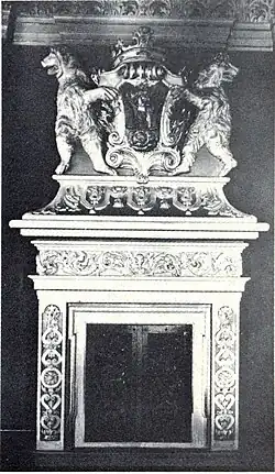 Камин в зале заседаний Магистрата