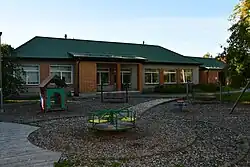 Детский сад и библиотека