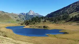 Вид на озеро Кальбелезе осенью 2018 года.