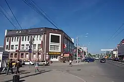 Улица Кирова в 2013 году, на переднем плане торговый центр «Калужский»