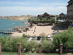 Застройка и захват в частную собственность государственной водоохранной прибрежной зоны водохранилища Капшагай.