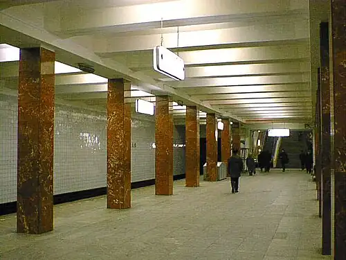 Зал станции.26 февраля 2000 года