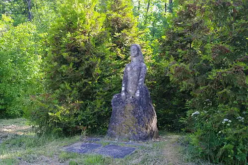 Братская могила советских воинов, павших во II мировой войне, посёлок Кехтна, 2012 год