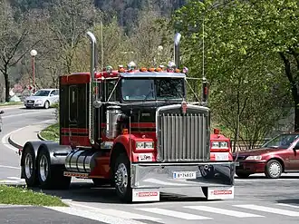 Тягач Kenworth W900 Американского типа