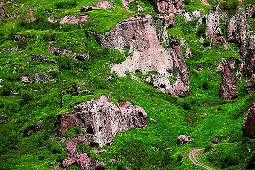 Пещеры Хнцаха