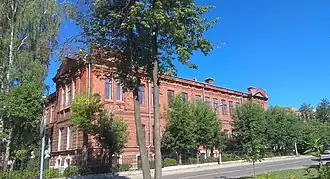 Кинешемское реальное училище, в котором учился Дмитрий Фурманов; позднее — школа, где учился Юрий Горохов (ныне Лицей имени Д. А. Фурманова)