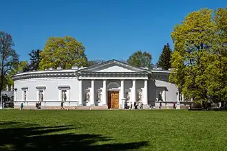 Вид со стороны дворца