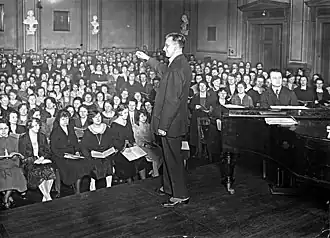 Бруно Киттель репетирует со своим хором