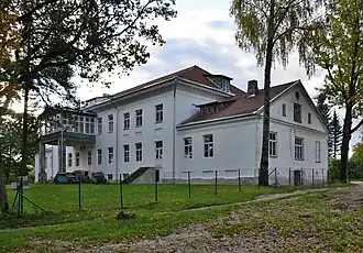 Задний фасад главного здания