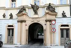 Здание коллегиума ордена иезуитов. Портал. Нове Место, Прага