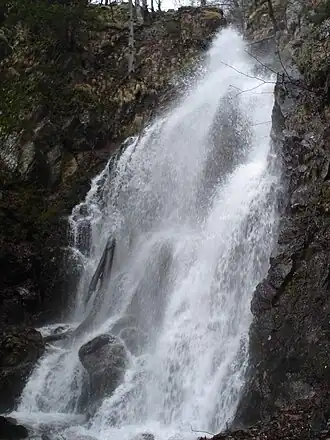 Средний каскад водопада